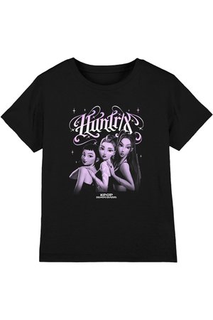 Schwarzes T-Shirt mit stilisiertem lila Text "Huntrix" über drei animierten weiblichen Charakteren und darunter "K-pop Demon Hunters".