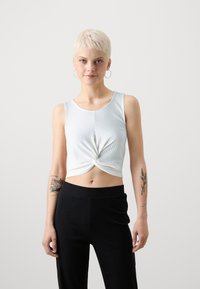 ONLY Petite ONLNELLA - Felső - cloud dancer
