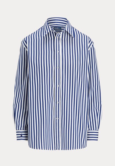 Maglia a maniche lunghe a righe bianche e blu, chiusura frontale con bottoni, tasca singola, tessuto morbido, vestibilità rilassata, polsini a righe.