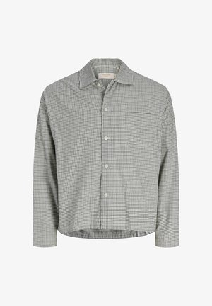 Košulja na dugmad u crno-bijelom karo uzorku, izrađena od lagane tkanine; ima ovratnik, duge rukave i džep na prsima.