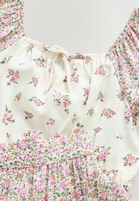 Unselected, pink ditsy