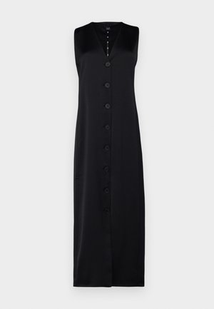 Vestido negro sin mangas con escote en V, que presenta un cierre completo de botones en la parte delantera y una tela suave y fluida. Silueta recta hasta los tobillos.