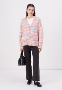 Pieces PCORMAN V NECK CARDIGAN - Gilet - pink/multi-coloured