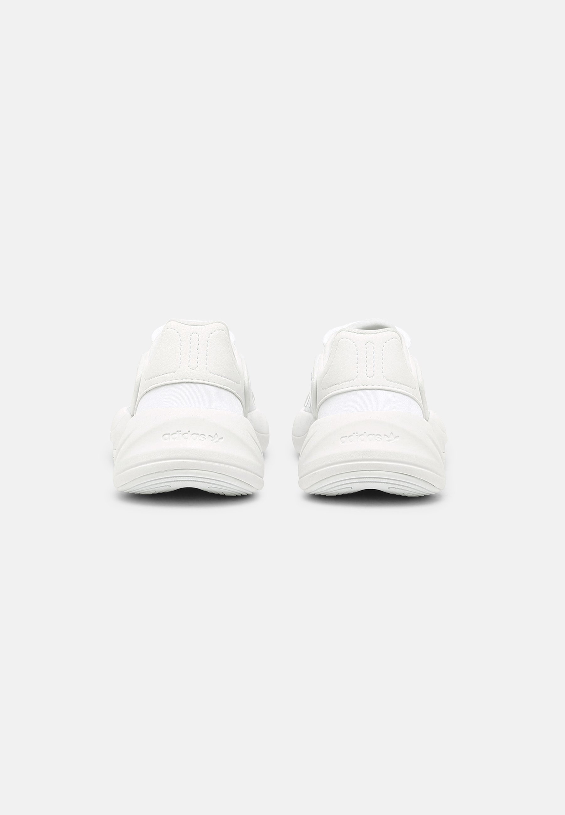 adidas Originals OZELIA UNISEX - Trainers - white - Zalando.co.uk