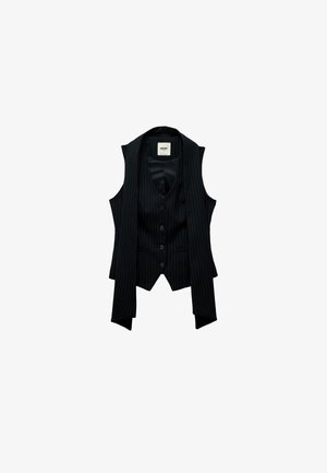 Chaleco sin mangas a rayas negras con cuatro botones y bajo puntiagudo, con largas tiras de tela colgando en la parte delantera.