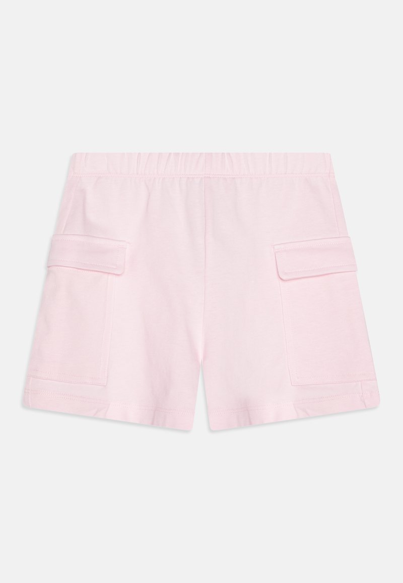 Shorts en coton rose clair avec une taille élastique, dotés de deux poches cargo latérales et d'une texture lisse.