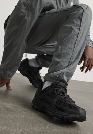 VOMERO 5 - Sneaker low - black