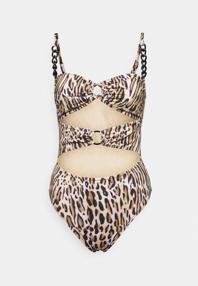 Costume intero beige con stampa leopardata, dotato di fianchi scollati e spalline a catena nera con dettagli circolari. Texture liscia.