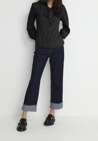 Cream Camicetta - black