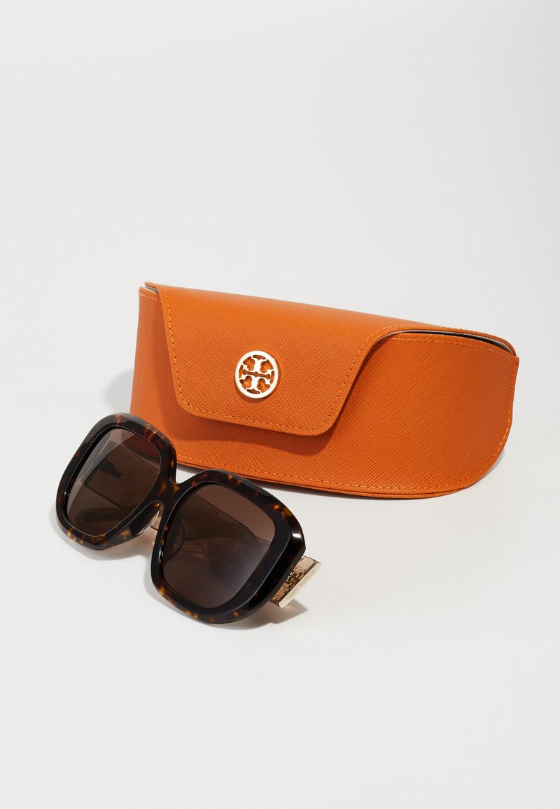 Tory Burch Dark Brown Tortoiseshell Rounded RectangleSunglasses with Orange Case Tory Burch TY7222U Oval Sunglasses | EyeOns.com main image 4