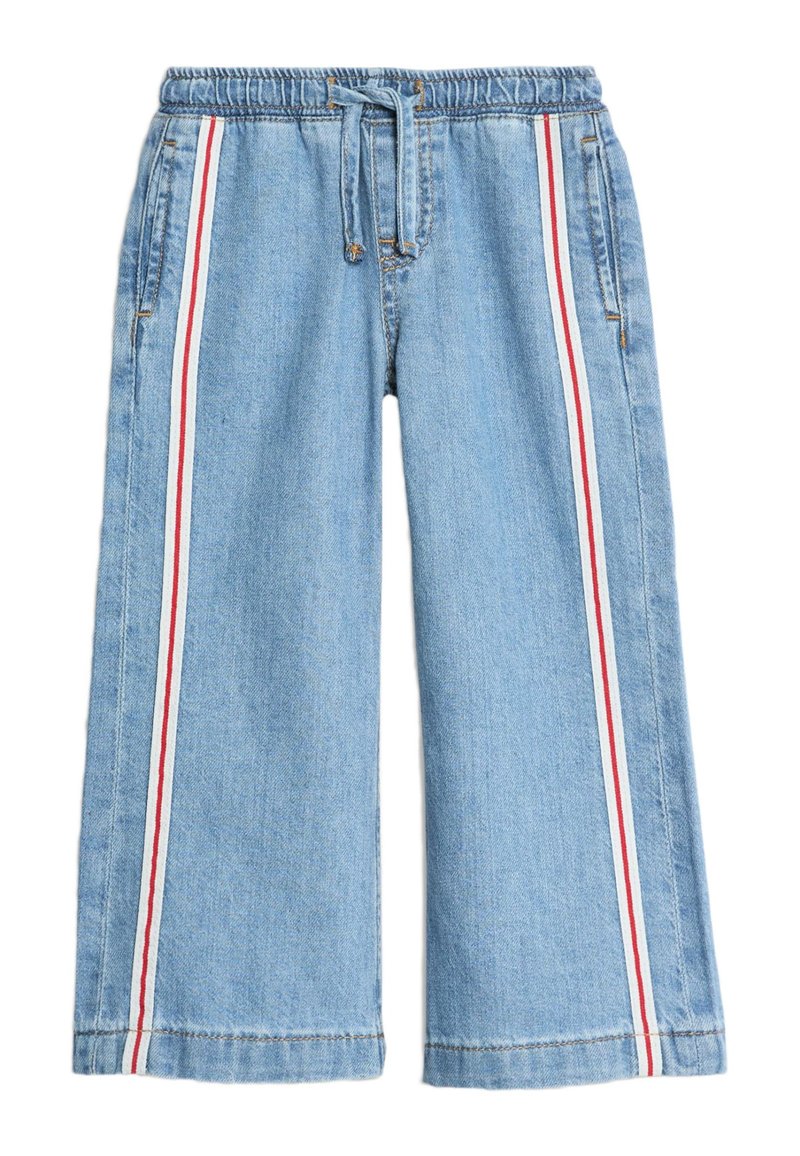 Lichtblauwe denim wijde broek met een elastische taille, verstelbaar trekkoord en rode en witte zijstrepen. Bevat voorzakken.