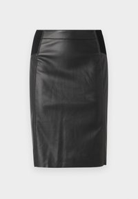 Jupe crayon en simili cuir noir avec panneaux latéraux élastiques et coutures décoratives, présentée à plat sur un fond blanc.