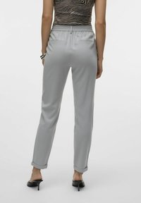 Vero Moda VMMAYA MONE TAILOR  NOOS - Broek - light grey melange