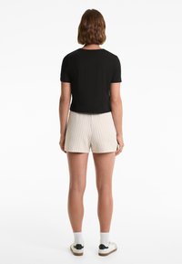 OYSHO LYOCELL BLEND SHORT-SLEEVED CROP - Jednoduché tričko - black