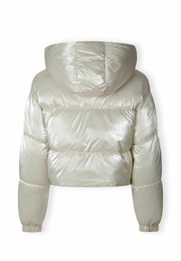 Kratká, hladká bunda z lesklého krémového materiálu s kapucňou. Obsahuje horizontálne prešívané sekcie a elastické manžety pre pohodlné nosenie.