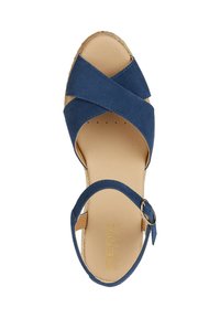 Sandalo espadrilla in suede blu con design incrociato e cinturino alla caviglia con fibbia metallica. Soletta beige liscia visibile.