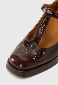 Chie Mihara KAYLA - Klasične pete - sucre choco/kimera leche