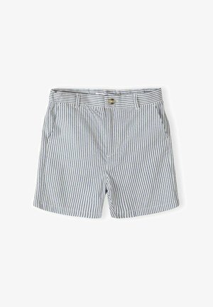 Stribede grå og hvide bomuldsshorts med forlommer, bæltestropper og knaplukning.
