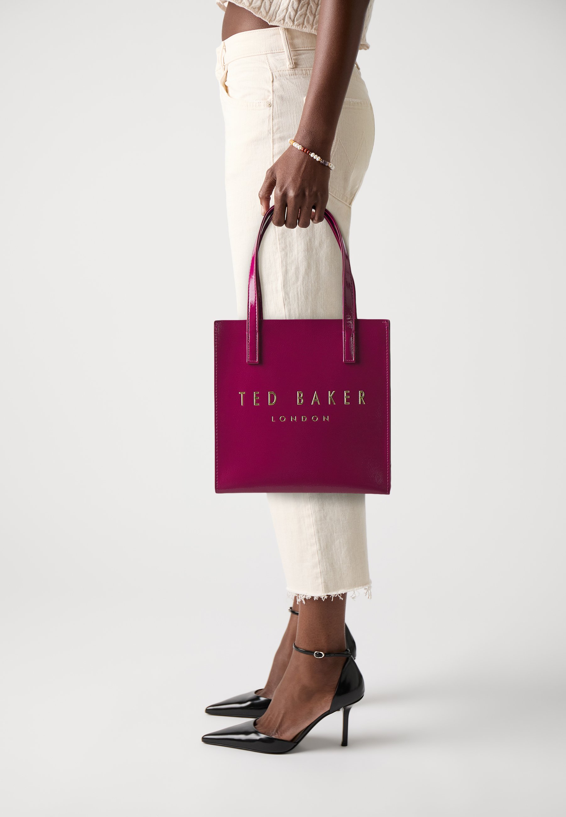 2WAY【TED BAKER】Rosiya ベルベット ハンド ショルダー ローズ Ted Baker Rosiya Velvet Rose Mini Bag in Black | Lyst
