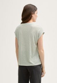 TOM TAILOR DENIM MIT STREIFENMUSTER - Triko s potiskem - green white stripe