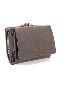 Grijze leren portemonnee met een gestructureerde afwerking, goudkleurige hardware, een sluiting met gesp en geperste "VENEZIA"-branding aan de voorkant.