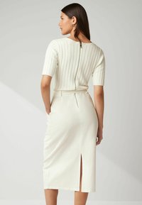 Next REGULAR FIT biały