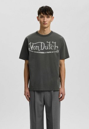 MIT RUNDHALSAUSSCHNITT  - Print T-shirt - forged iron