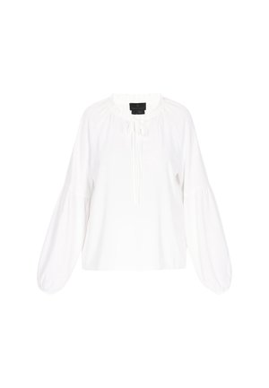 Valge pluus ümmarguse kaelusega, nööriga ja pikkade volangvarrukatega. Riie näeb välja pehme, lõige on vabalt langev ja minimalismi peene detailiga.