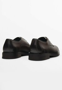 Massimo Dutti Derbies & Richelieus - brown