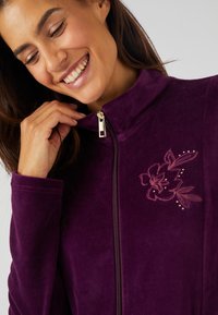 Damart SET - Pyjama - prune