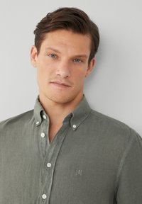 Hackett London GARMENT DYE  - Košeľa - khaki