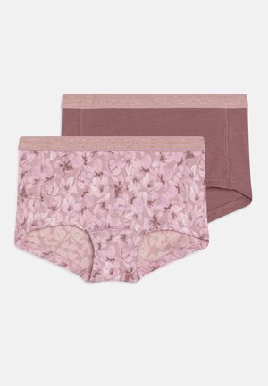 Due coppie di slip in stile hipster: una di colore mauve solido e l'altra con motivo floreale in tonalità di rosa, entrambe con fasce elastiche abbinate.