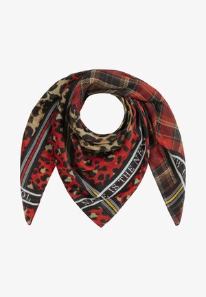 Carré de foulard plié en triangle avec motifs léopard et carreaux rouges, bordures rayées noires et blanches, et design partiel de texte.