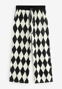 Čierno-biele šortky s diamantovým vzorom, vybavené elastickým pásom so šnúrkou, dvoma bočnými vreckami a hladkou textúrou látky.