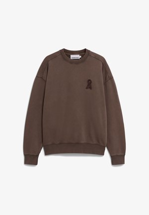 Bruine sweatshirt met een ronde halslijn en een textuur patch met een lintontwerp op de linkerborst. Zacht materiaal met geribbelde manchetten en onderkant.
