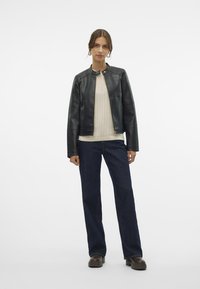 Vero Moda VMDIXIEMARIA SHORT COATED - Bunda z nepravej kože - black