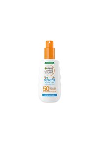 Flacone spray bianco con una forma testurizzata, tappo a pompa arancione e etichette blu e arancioni che indicano SPF 50 e caratteristiche ipoallergeniche.