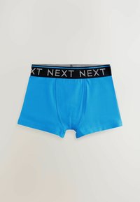 Blå boxershorts med svart midjeband som har orden "NEXT" i grått. Slät textur och åtsittande design, inga synliga mönster.