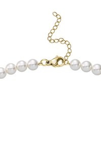 Collar de perlas con perlas redondas blancas, cerradura de langosta de oro y cadena extensora ajustable para variar la longitud. Textura suave y acabado brillante.