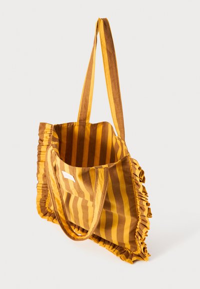 Geantă tote rayée din material galben și maron, cu margini franjurate și două curele de umăr. Design deschis cu un interior spațios.