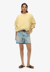 Superdry & Co ESSENTIAL LOGO CREW - Sudadera - straw yellow