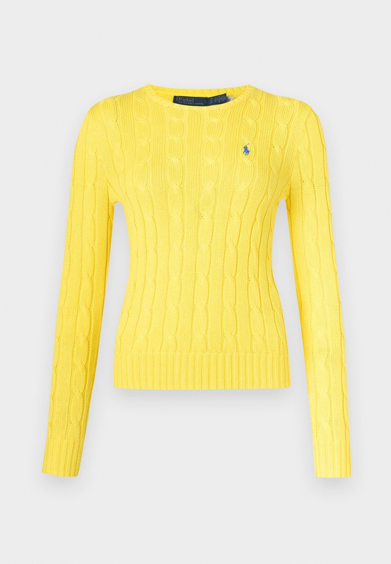 Geel kabelgebreide trui met lange mouwen, een ronde halslijn en een geribde zoom. Voorzien van een klein blauw logo op de borst.