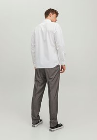Thumbnail Image 3