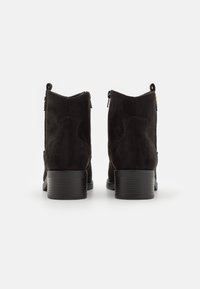 anna field bottines