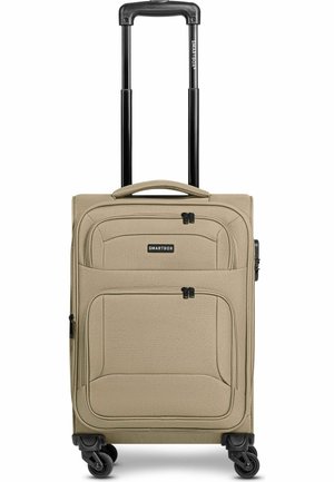 Valigia beige in soft-shell con manico telescopico, due tasche frontali con zip, quattro ruote nere girevoli e maniglia superiore per il trasporto.