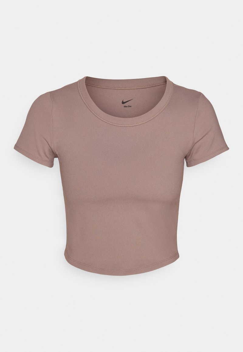 T-shirt cropped marron en tissu lisse, avec un col rond et des manches courtes. Logo Nike imprimé à l'intérieur du col.
