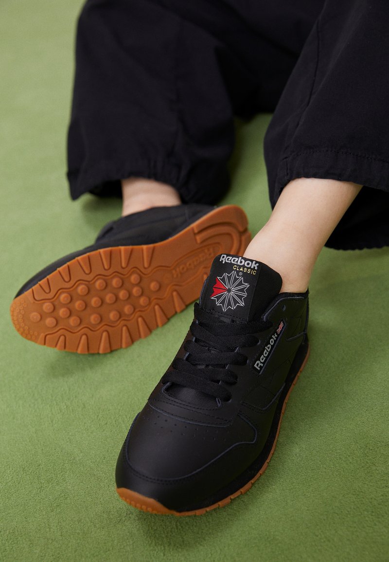 CLASSIC - black/schwarz Classic low LEATHER Sneaker Reebok -