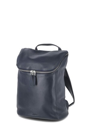 Sac à dos en cuir bleu marine avec poignée supérieure, fermeture éclair avant dotée de deux curseurs argentés et bretelles réglables.