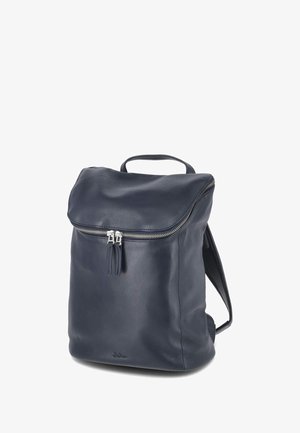 Sac à dos en cuir bleu marine avec poignée supérieure, fermeture éclair avant dotée de deux curseurs argentés et bretelles réglables.