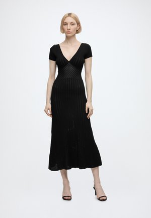 Guess POINTELLE RIB KENDALL - Robe de jour - jet black